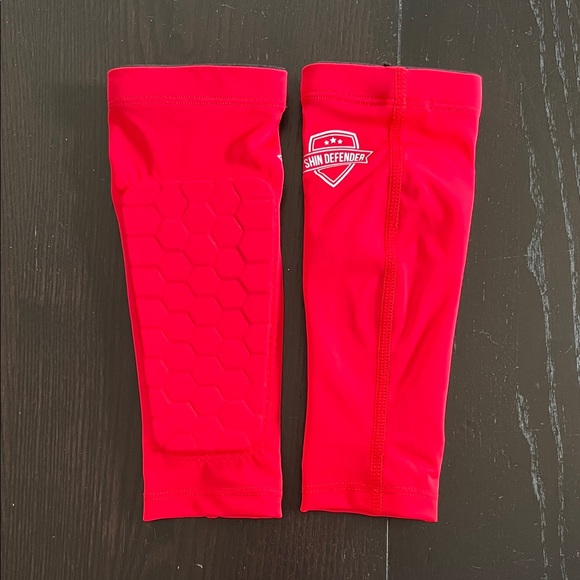 Kids Red Shin Guards SHIN DEFENDER XS - Picture 1 of 2